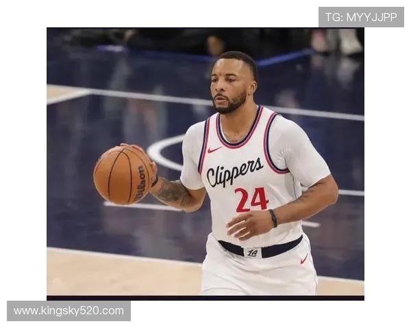 国王强势迎战快船巅峰对决聚焦赛场胜负悬念引球迷热议 国王强势迎战快船巅峰对决聚焦赛场胜负悬念引球迷热议