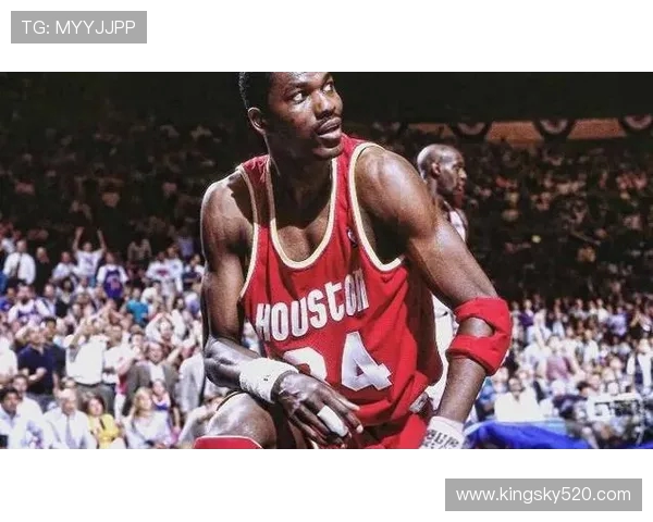 哈基姆奥拉朱旺的传奇生涯与他如何改变中锋位置的打法与篮球历史进程 哈基姆奥拉朱旺的传奇生涯与他如何改变中锋位置的打法与篮球历史进程