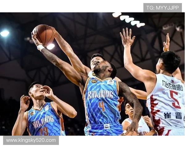 雷霆与火箭激战正酣 双方火力全开争夺季后赛席位 雷霆与火箭激战正酣 双方火力全开争夺季后赛席位