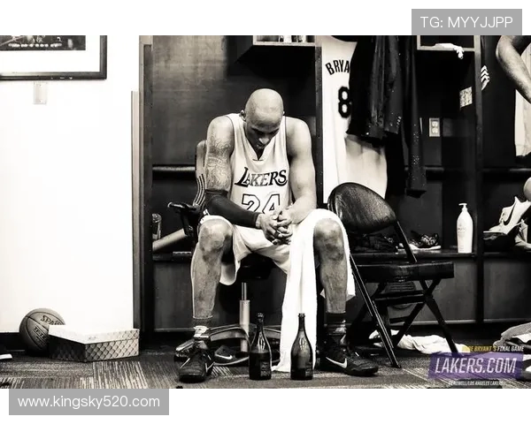 科比·布莱恩特传奇人生回顾:从球场巨星到永恒偶像的荣耀与挑战 科比·布莱恩特传奇人生回顾:从球场巨星到永恒偶像的荣耀与挑战