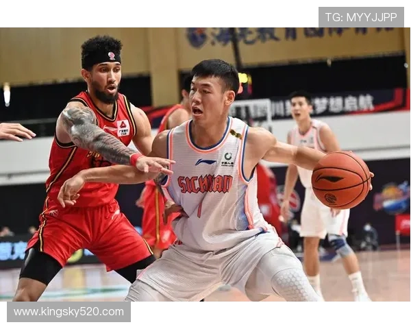 吉林九台农商行激战四川金强两队鏖战全场上演精彩篮球对决 吉林九台农商行激战四川金强两队鏖战全场上演精彩篮球对决