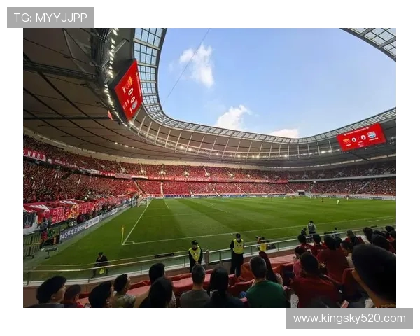 上海海港全力备战新赛季展示城市荣耀推动足球事业高质量发展