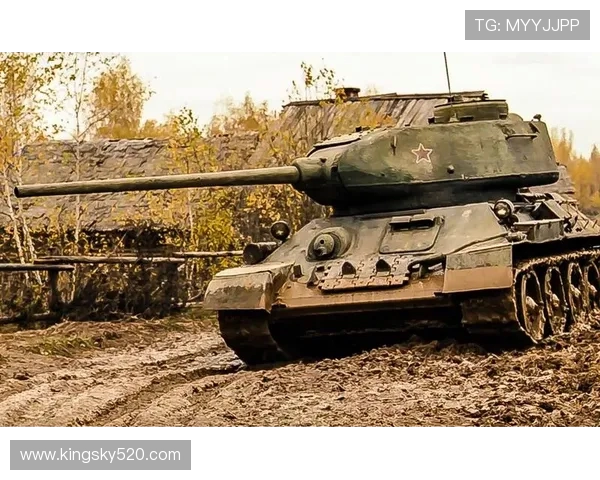 基尔与桑德豪深的激烈对决展现足球魅力与战术智慧的较量